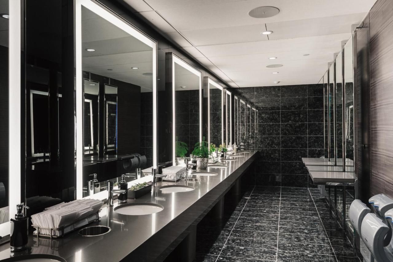 พาราด็อกซ์ โฮเทล แวนคูเวอร์ Hotel ภายนอก รูปภาพ