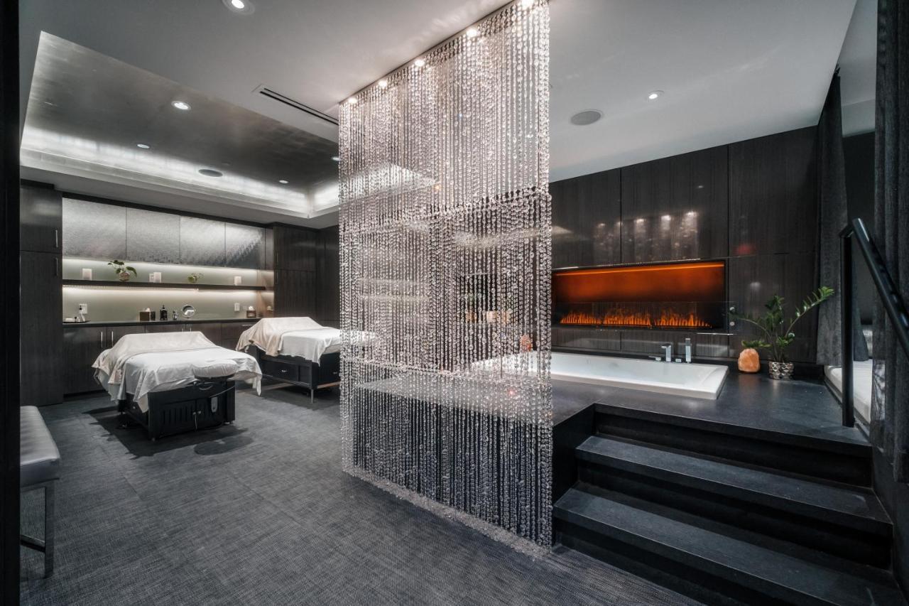 พาราด็อกซ์ โฮเทล แวนคูเวอร์ Hotel ภายนอก รูปภาพ